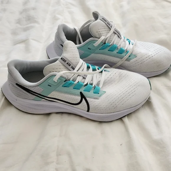 Nike shoes - Picture 4 of 4